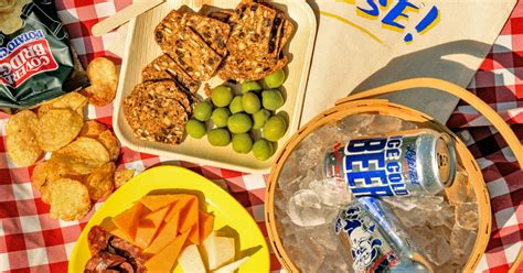 torontos-best-pre-packed-picnic-baskets image