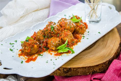 recipes-sicilian-meatballs-with-golden-raisins image
