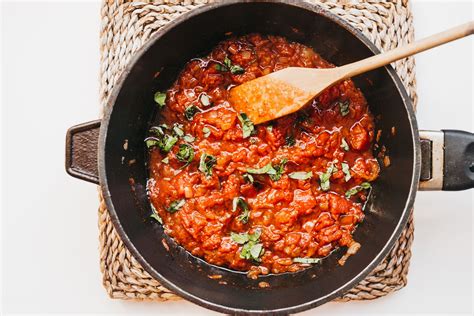 simple-marinara-tomato-sauce image