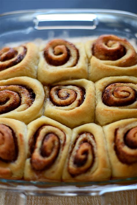 easy-vegan-cinnamon-rolls-minimalist-baker image