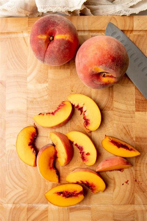 how-to-freeze-peaches-whole-halved-or-in-slices image