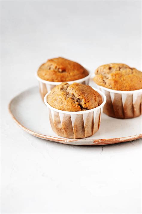 easy-vegan-banana-walnut-muffins-the-full-helping image