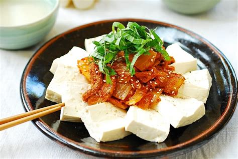 dubu-kimchi-tofu-with-stir-fried-kimchi-and-pork image