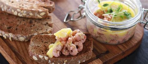 potted-shrimps-traditional-shrimpprawn-dish-from image