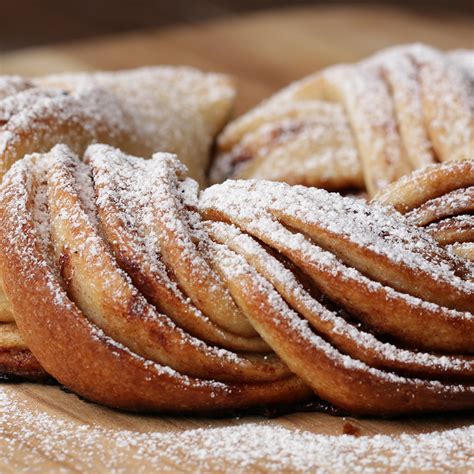cinnamon-sugar-butter-braid-pastry image