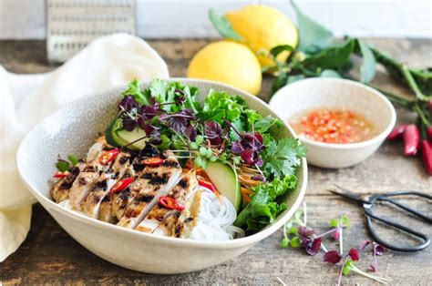 vietnamese-lemongrass-chicken-with-vermicelli-noodle image