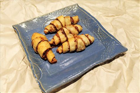 food-friday-cinnamon-crescent-cookies-loulou image