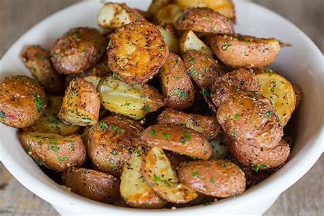 roasted-red-potatoes-with-garlic-and-herbs-food image