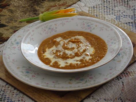 sopa-mexicana-de-flor-de-calabaza-pumpkin-flower image