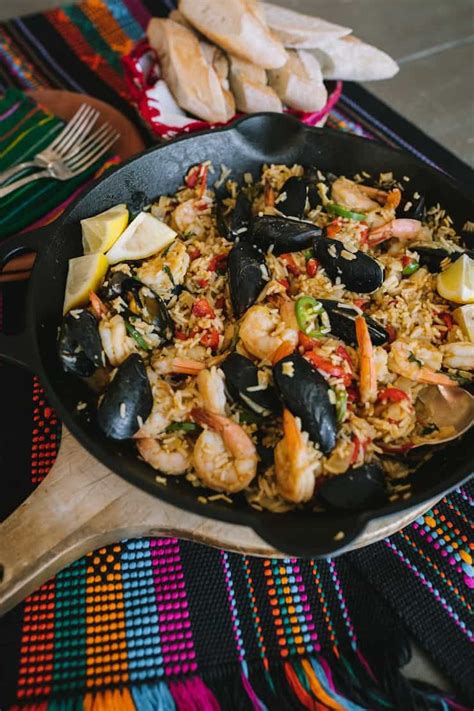 easy-seafood-paella-with-mussels-shrimp-paella-de image