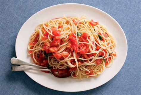 spaghetti-with-raw-tomatoes-recipe-leites-culinaria image