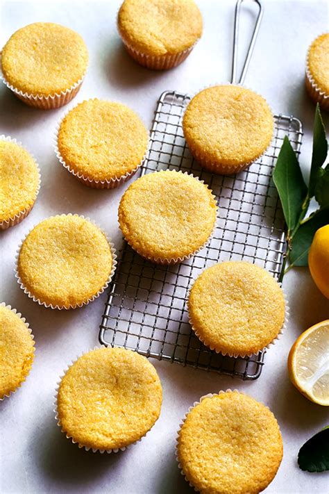 lemon-polenta-muffins-delallo image