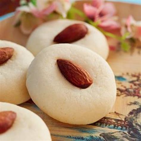 almond-cookies-crisco image