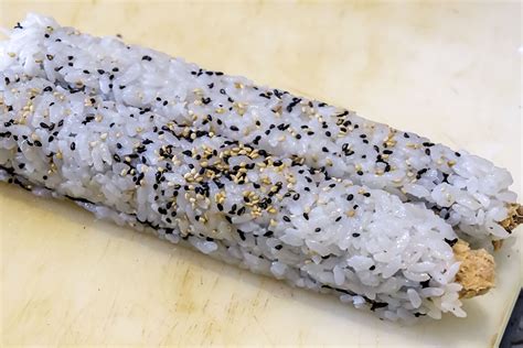 makizushi-japanese-sushi-roll-with-canned-tuna image