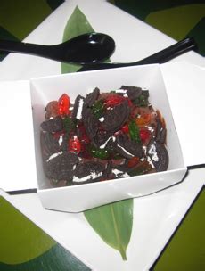 recipe-dirt-cake-with-gummy-worms-the-nibble image
