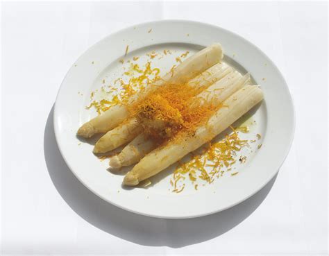 spring-out-white-asparagus-with-bottarga-butter image