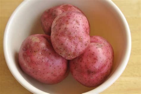 how-to-cook-baby-red-potatoes-in-a-pan-on-the-stove image