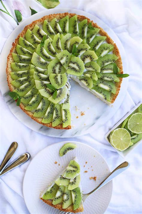 refreshing-kiwi-coconut-tart-vanillacrunnch image