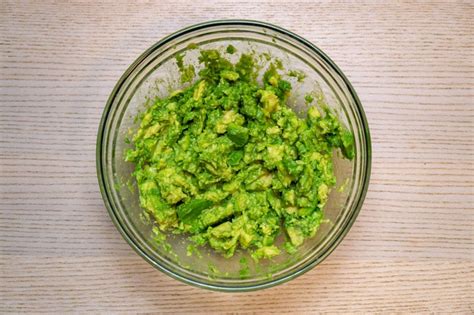 easy-homemade-guacamole-without-tomatoes image