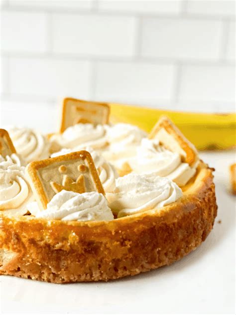banana-cheesecake-with-cookie-crust image