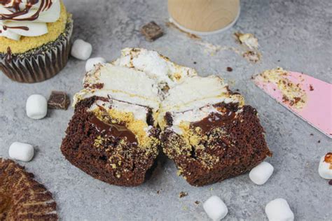 almond-cupcakes-fluffy-moist-cupcakes-w-almond image
