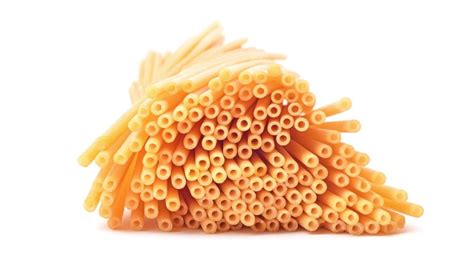 food-fight-pasta-spaghetti-vs-bucatini-chefs image