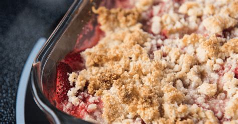 strawberry-cobbler-recipe-insanely-good image