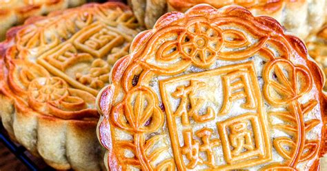 what-are-mooncakes-behind-the-mid-autumn-festival-treat image