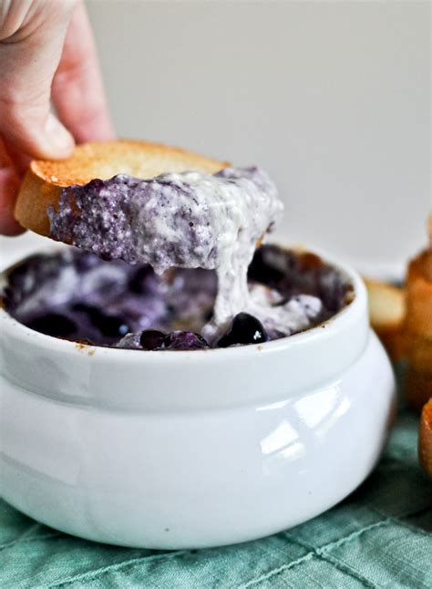 hot-blueberry-cheddar-dip-with-toasty-bread-how image