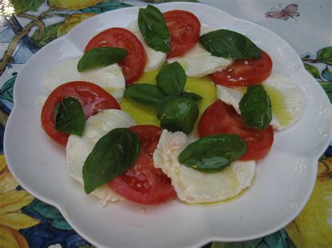 insalata-caprese-italian-food-made-simple image