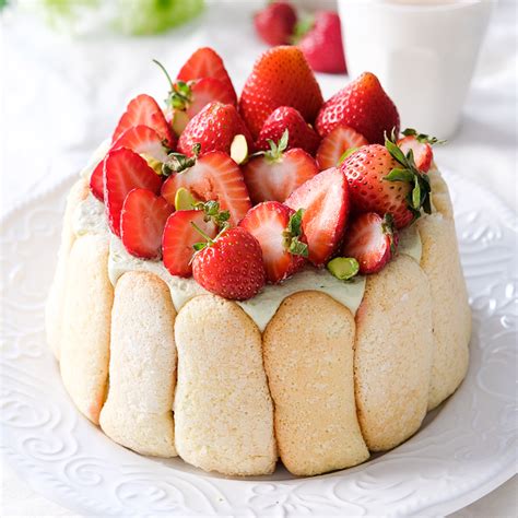 strawberry-pistachio-charlotte-yummy-workshop image