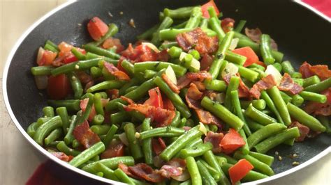 green-beans-with-bacon-onion-and-tomato image
