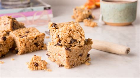 oatmeal-cherry-breakfast-bars-delicious-living image