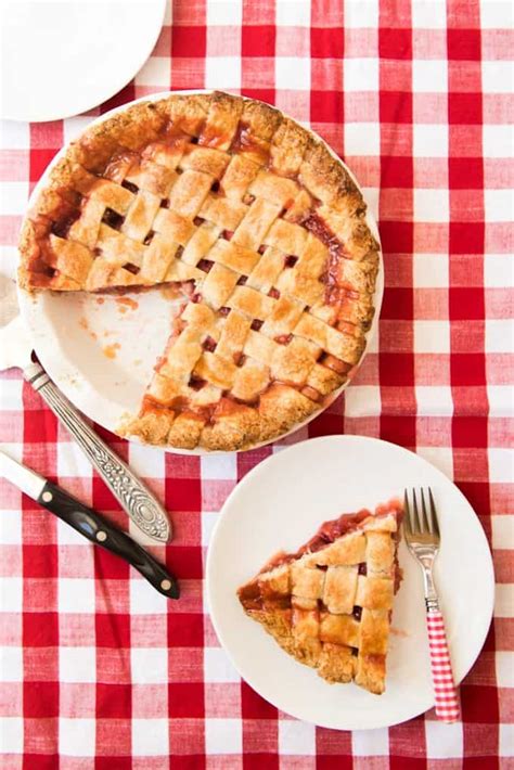 award-winning-strawberry-rhubarb-pie-house-of-nash image