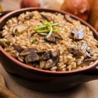 easy-brown-rice-with-mushrooms-vegkitchen image