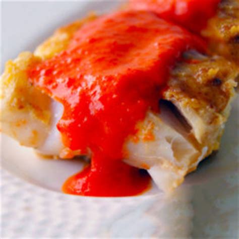 fish-with-potato-crust-and-red-pepper-sauce-bigoven image