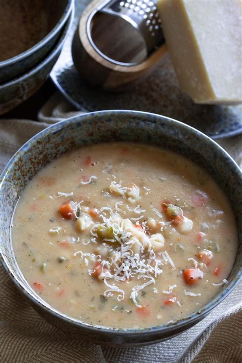 tuscan-bean-soup-minestra-di-fagioli-giangis-kitchen image