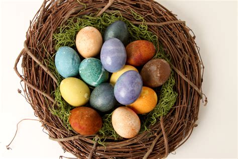 how-to-easily-make-natural-dyed-easter-eggs-just image