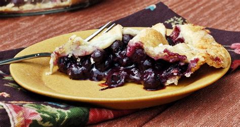 maine-wild-blueberry-pie-recipe-yankee-magazine image
