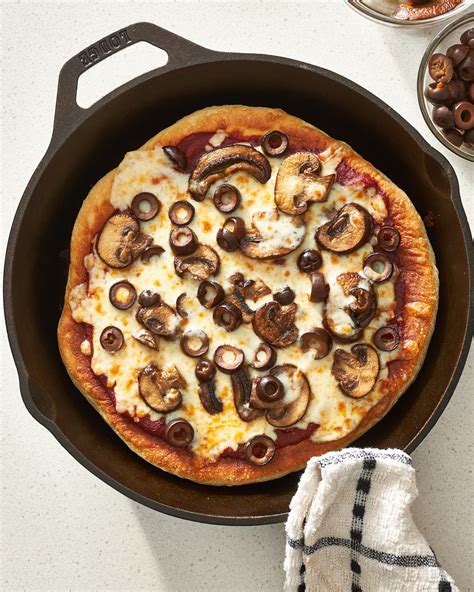 how-to-make-skillet-pizza-on-the-stove-top image