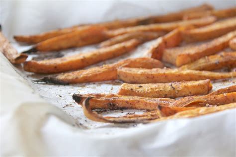sweet-potato-fries-with-sriracha-dipping-sauce image