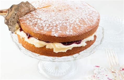 victoria-sponge-cake-with-whipped-cream-errens image