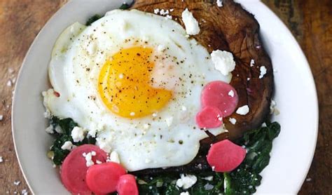 portobello-mushrooms-with-sauteed-spinach-and-egg image
