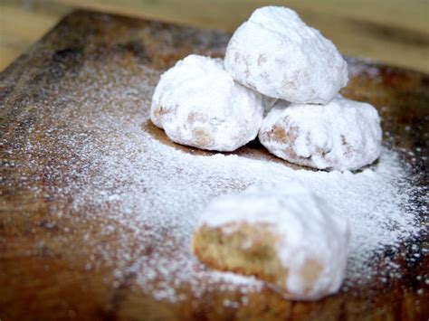 greek-butter-cookies-kourambiethes-cooking-in image