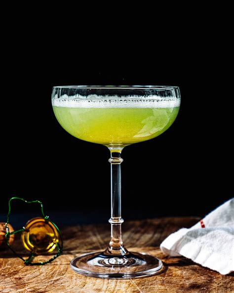 death-in-the-afternoon-cocktail-best-recipe-a-couple image