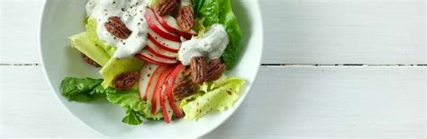creamy-blue-cheese-salad-with-pears-candied-pecans image