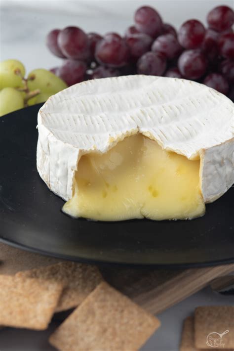 brie-vs-camembert-which-one-should-you-serve image