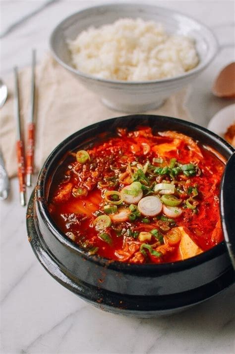 soondubu-jigae-korean-soft-tofu-stew-the-woks-of image