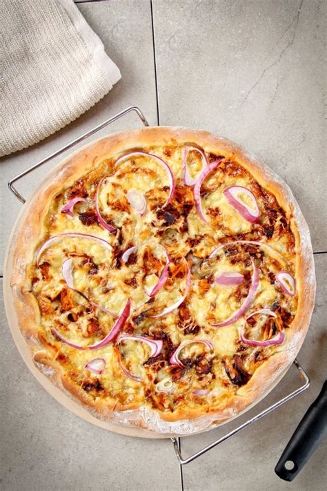 ultimate-bbq-chicken-pizza-baking-beauty image