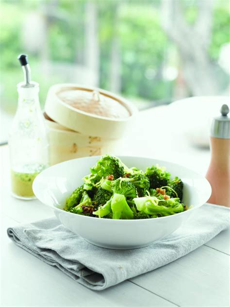 broccoli-in-mustard-vinaigrette-healthy-food-guide image